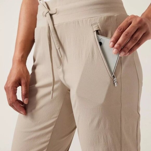 ATHLETA Trekkie North Jogger size 2 color Ecru Mid Rise Pants #405726 gorpcore - Picture 4 of 15